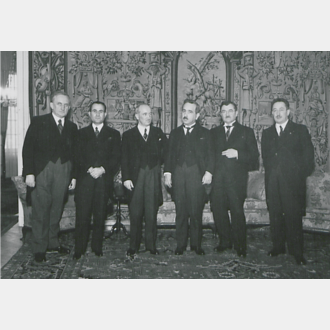 Fotografie ze setkání účastníků konference cedulových bank Malé dohody s prezidentem republiky Edvarda Beneše, AČNB, arch. fond Národní banka Československá